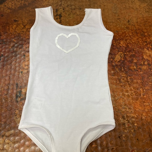 NWOT white onesie, bodysuit, size 3-5, poly blend, sequin heart detail at front, - Picture 2 of 7